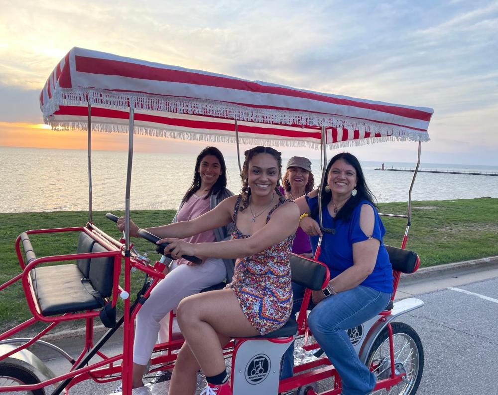 Hot tub, bench bike, kid pet friendly